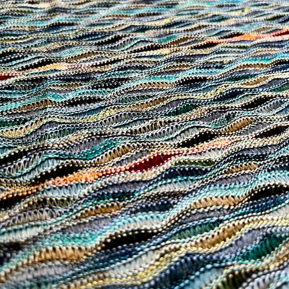 Free People Women’s Size Medium Rainbow Wave Blue Green Boxy Cropped Tee Blouse - Picture 1 of 8